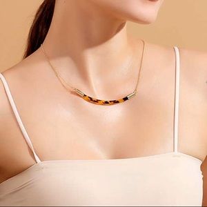 NWT Acrylic Collar Tortoise Shell Necklace